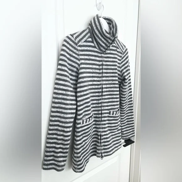 KAVU Women's Full Zip Jacket Fleece Lined Striped Knit Casual Gray SZ XS - Picture 2 of 10